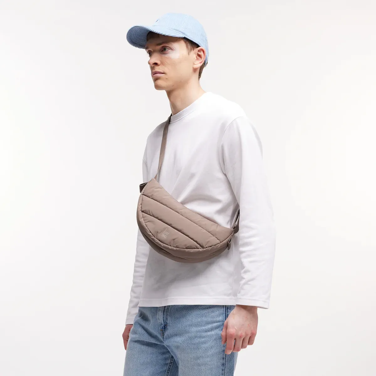 GOT BAG Puffer Moon Bag Small Oyster Monochrome – foto lifestyle 2 | sostenibile | Bag-Age