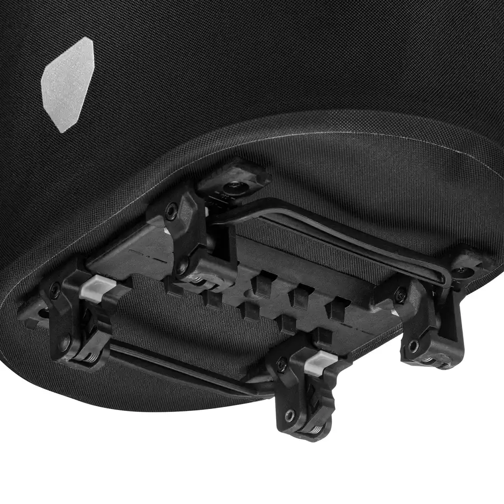 ORTLIEB Up-Town Rack Black rack-top basket, detailaanzicht, bij Bag-Age
