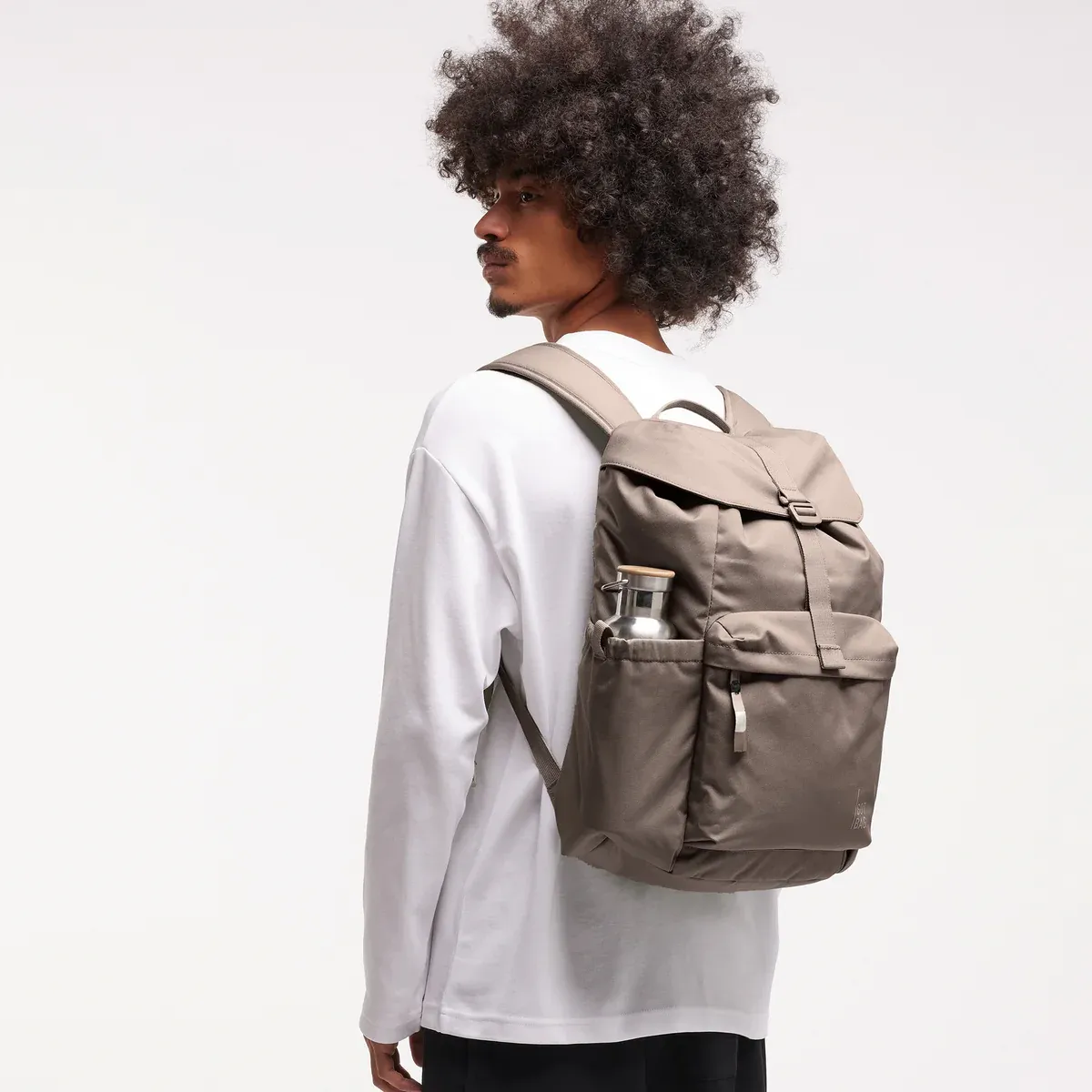 GOT BAG Flap Pack Oyster Monochrome – Lifestyle-Foto | nachhaltig | Bag-Age