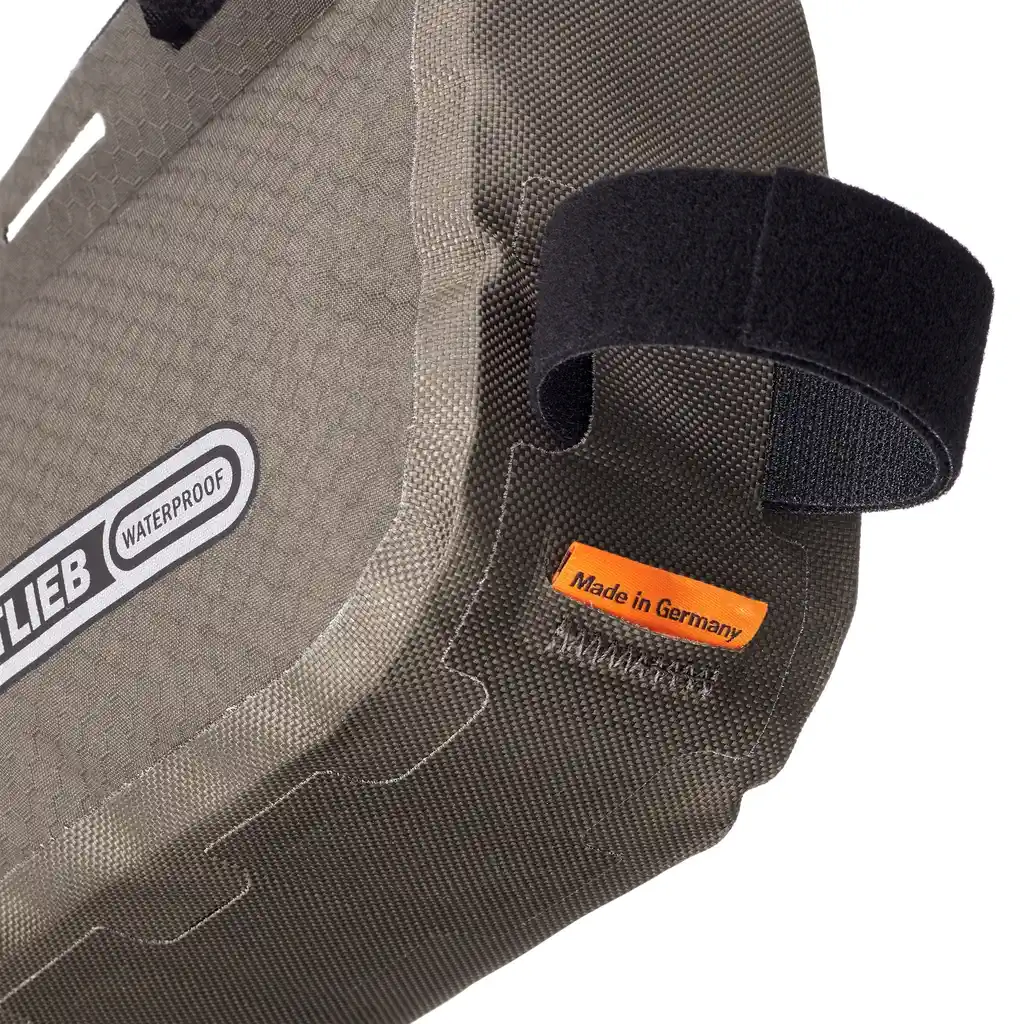 ORTLIEB Frame-Pack RC Toptube Dark Sand Rahmentasche, Detailansicht, bei Bag-Age