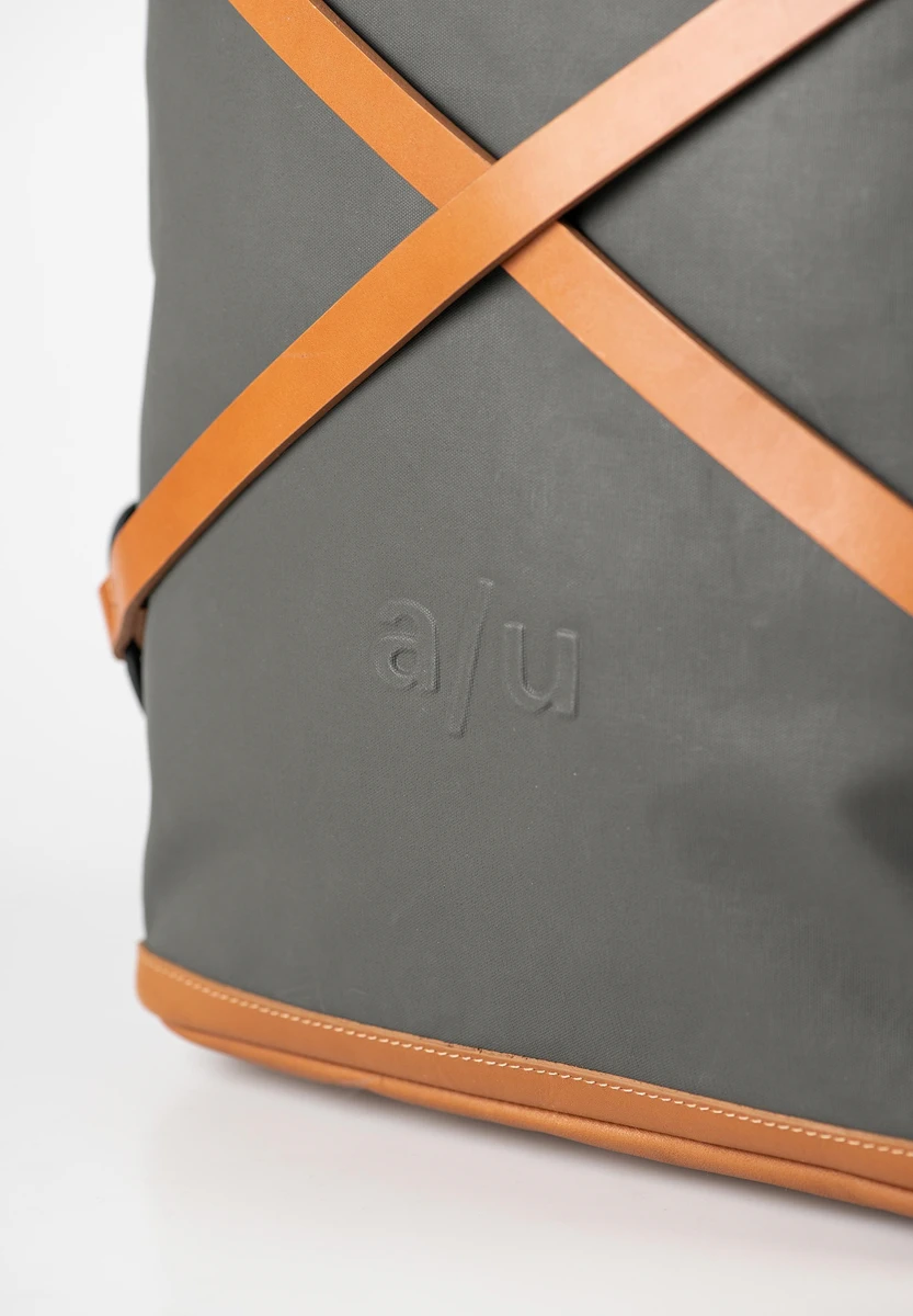 aunts & uncles Osaka Gravity Grey bag, back view, at Bag-Age Berlin