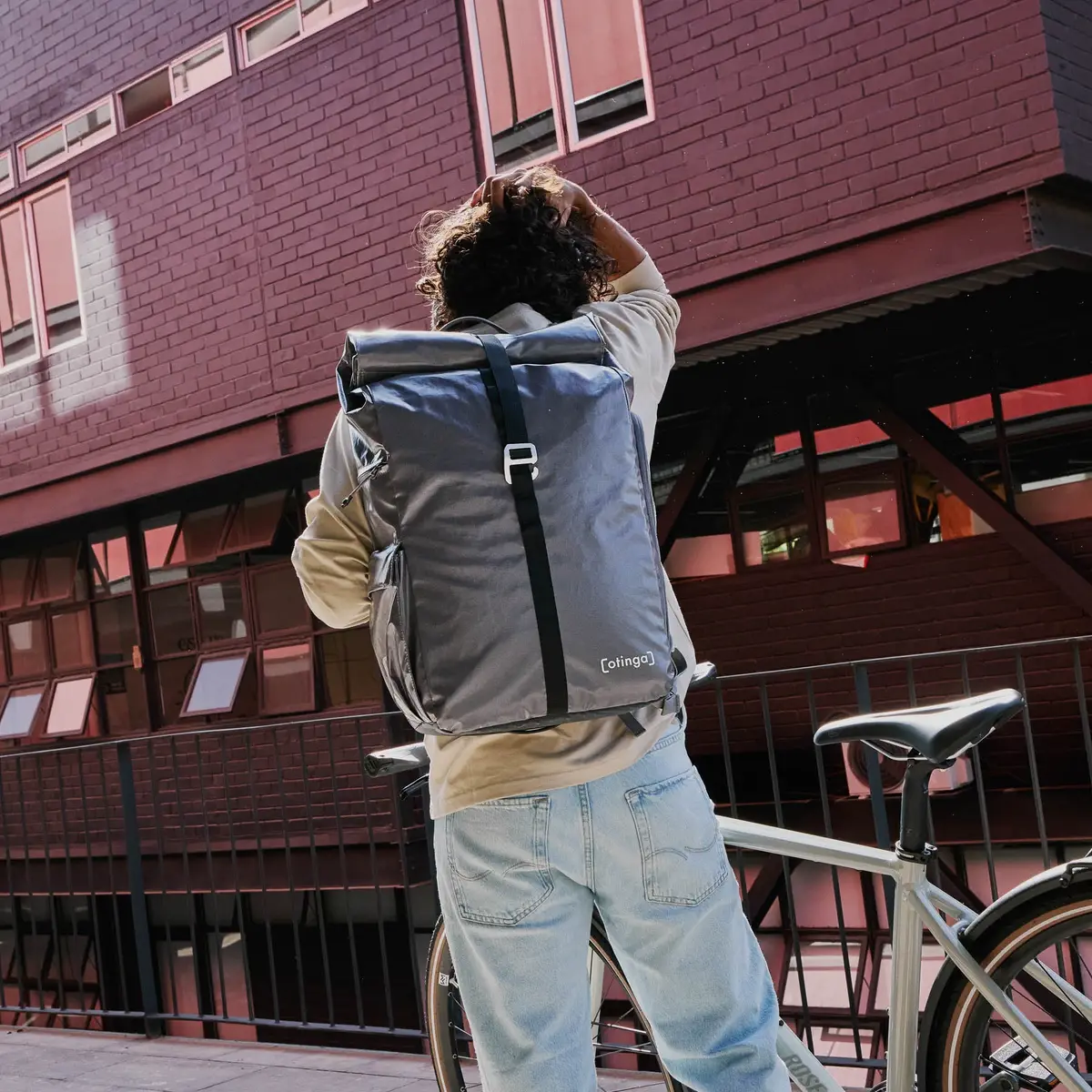 otinga Flip V3 shiny-graphit-grau – Fahrradtasche / Rucksack – 26 L – Produktansicht 5
