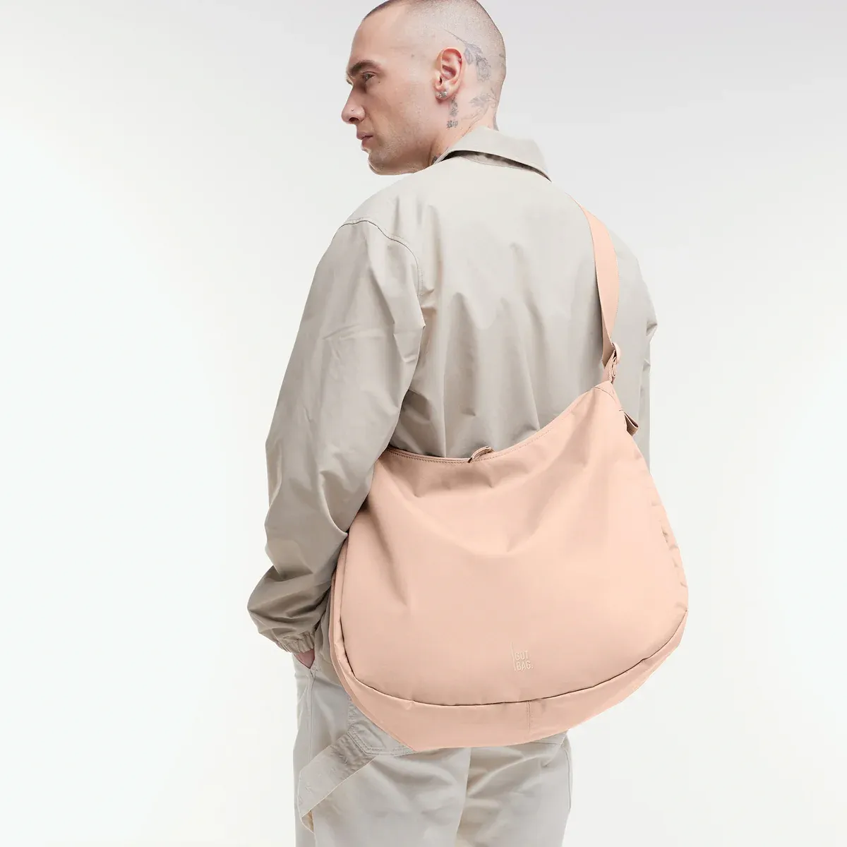 GOT BAG Curved Bag Pearl Monochrome – lifestyle photo 2 | sustainable | Bag-Age