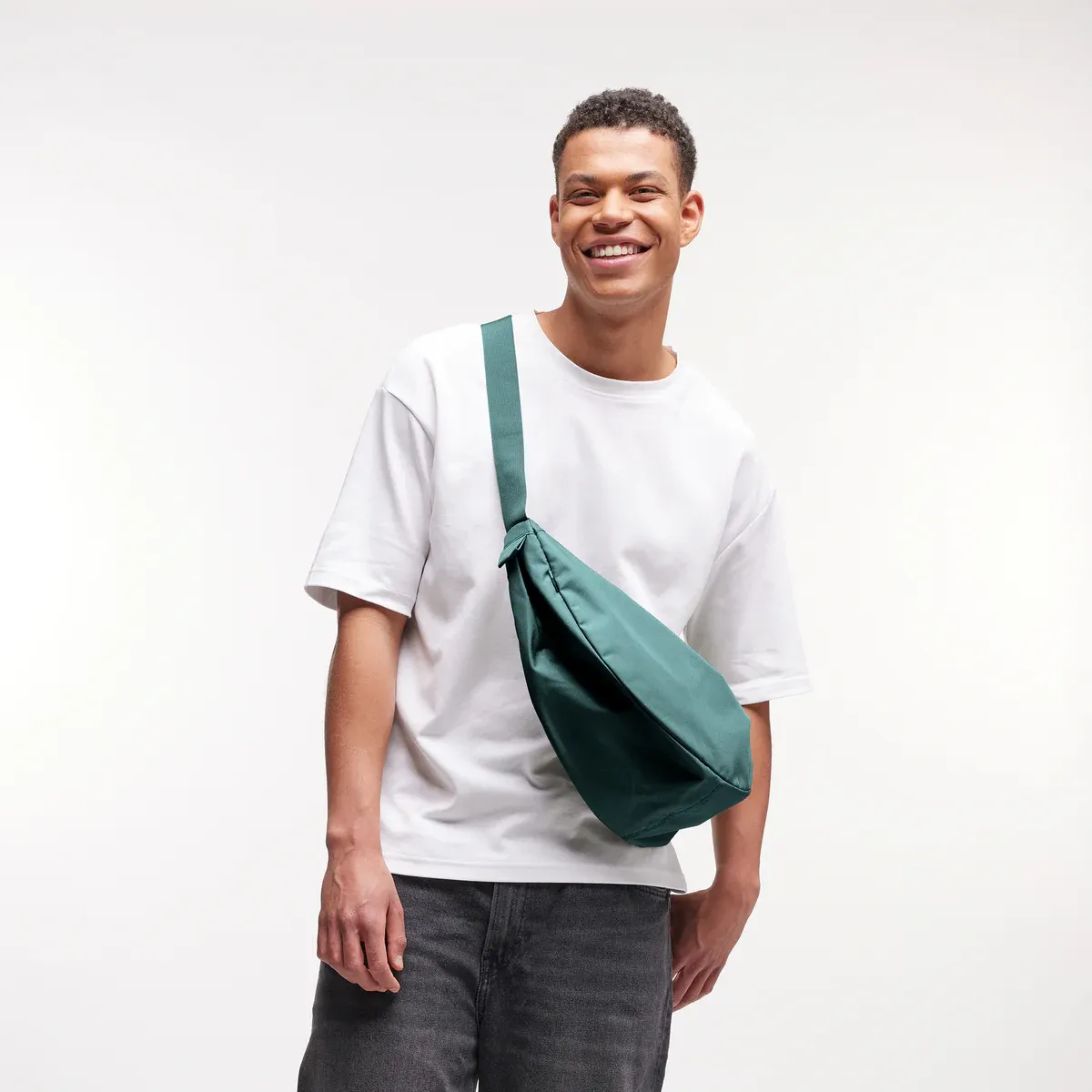 GOT BAG Moon Bag Large Sea Teal Monochrome – lifestylefoto 2 | duurzaam | Bag-Age