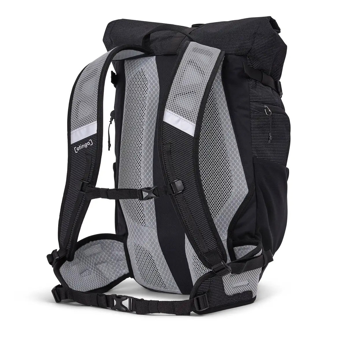 otinga Flow reflektierend-schwarz, Volumen 23L, mit Laptopfach, Fair-Trade-zertifiziert.