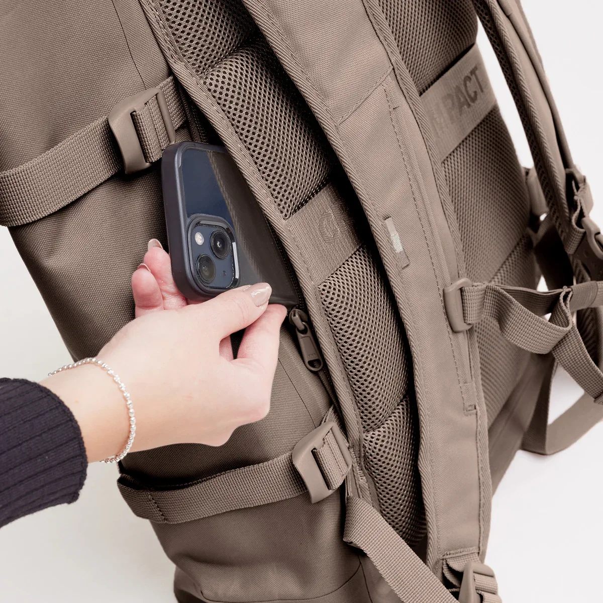 GOT BAG Rolltop 2.0 Oyster Monochrome – vista dettaglio 2 | sostenibile | Bag-Age