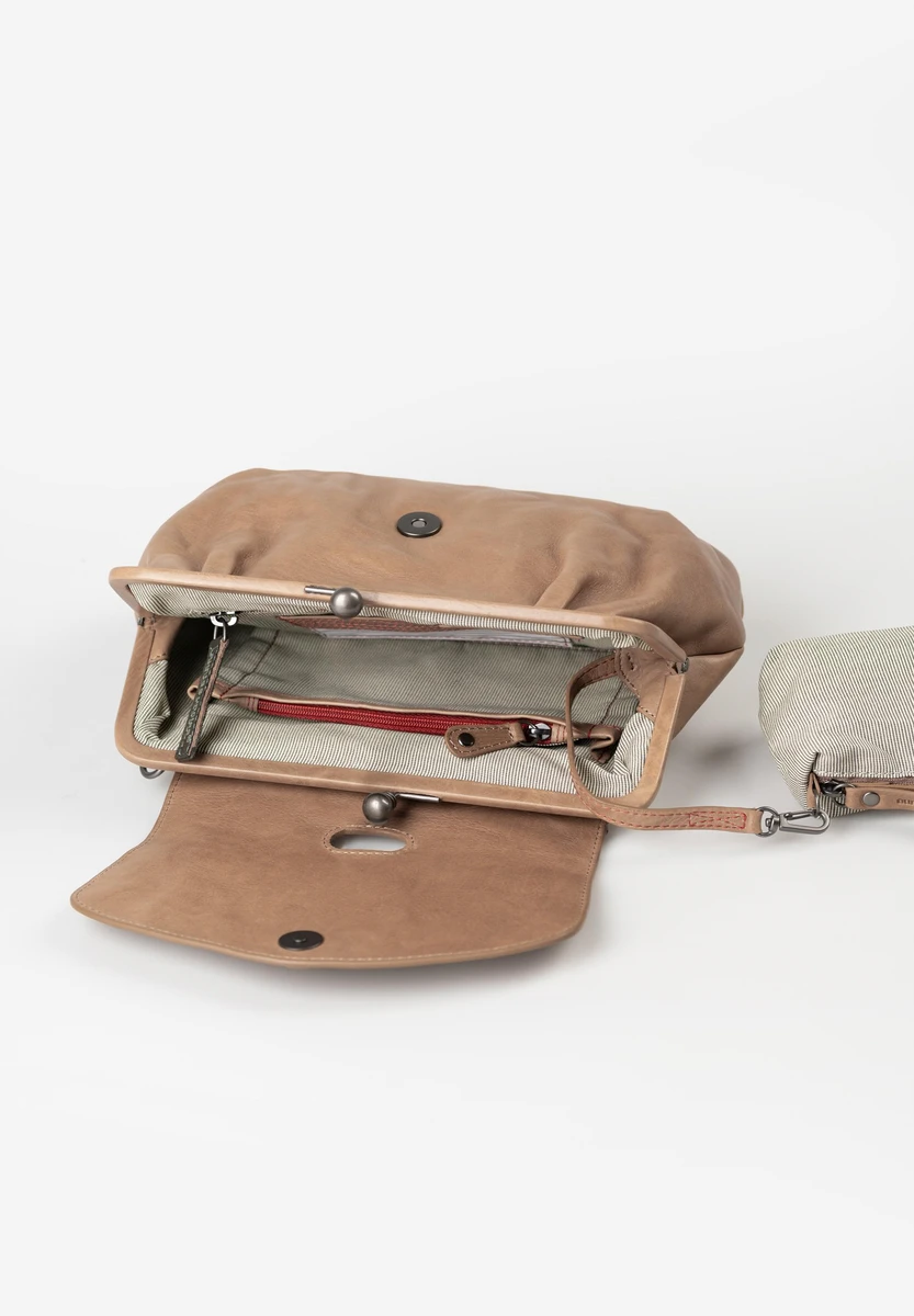 Aunts & Uncles Mrs. Madeline Iced Coffee – bolsa transversal – Bege – vista do produto 6