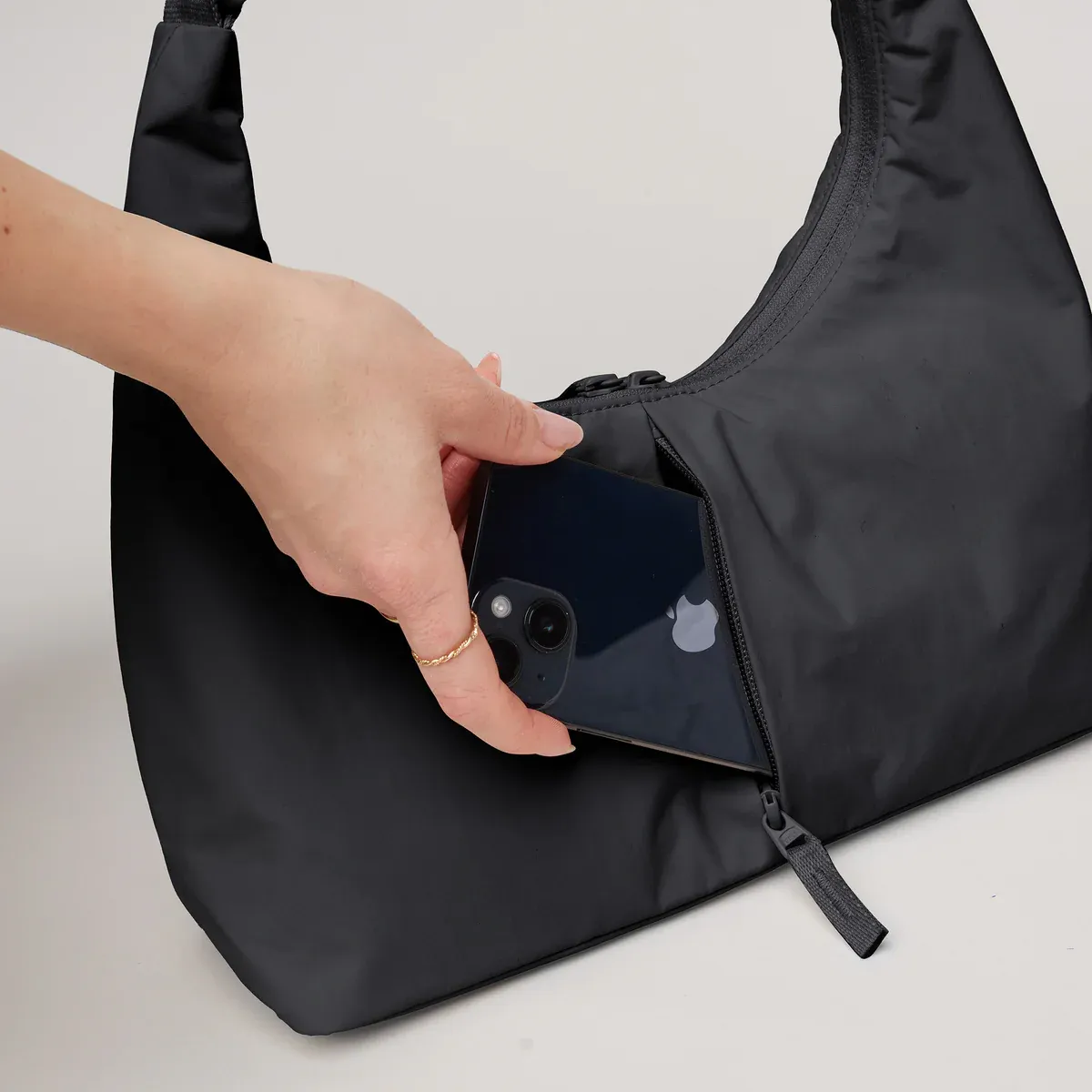 GOT BAG T-Shape Bag Mini Black Monochrome – vista dettaglio 1 | sostenibile | Bag-Age