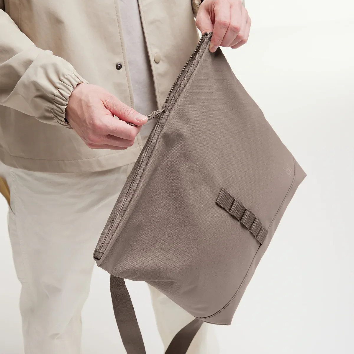GOT BAG Messenger Bag Oyster Monochrome – productbeeld 2 | duurzaam | Bag-Age