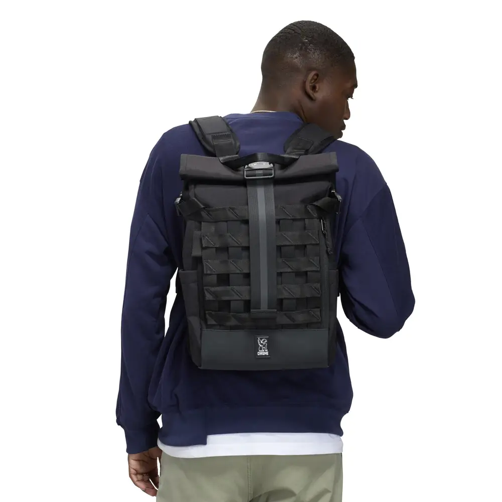 Chrome Industries Barrage 18L Pack - im Alltagseinsatz (Weitere Ansicht 3)