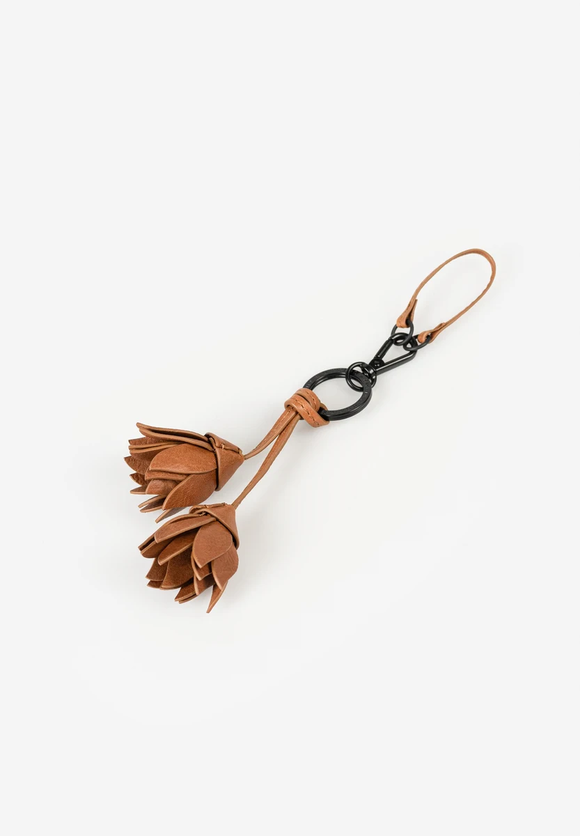Aunts & Uncles Crocus Charm Caramel – ciondolo per borsa – Marrone – vista prodotto 2