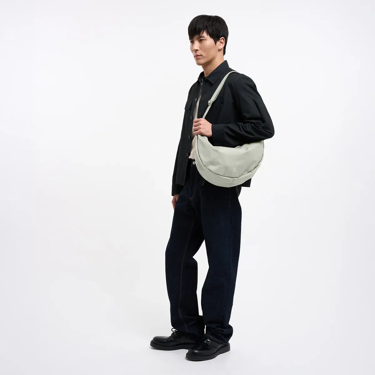 GOT BAG Moon Bag Large Beach Foam Monochrome – foto lifestyle 2 | sostenibile | Bag-Age