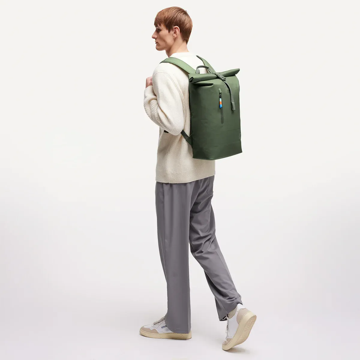GOT BAG Rolltop Lite 2.0 Algae – foto lifestyle 2 | sustentável | Bag-Age