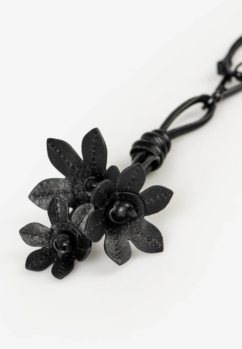 Aunts & Uncles Violet Charm Black Smoke – Taschenanhänger – Schwarz/Grau – Produktansicht 3