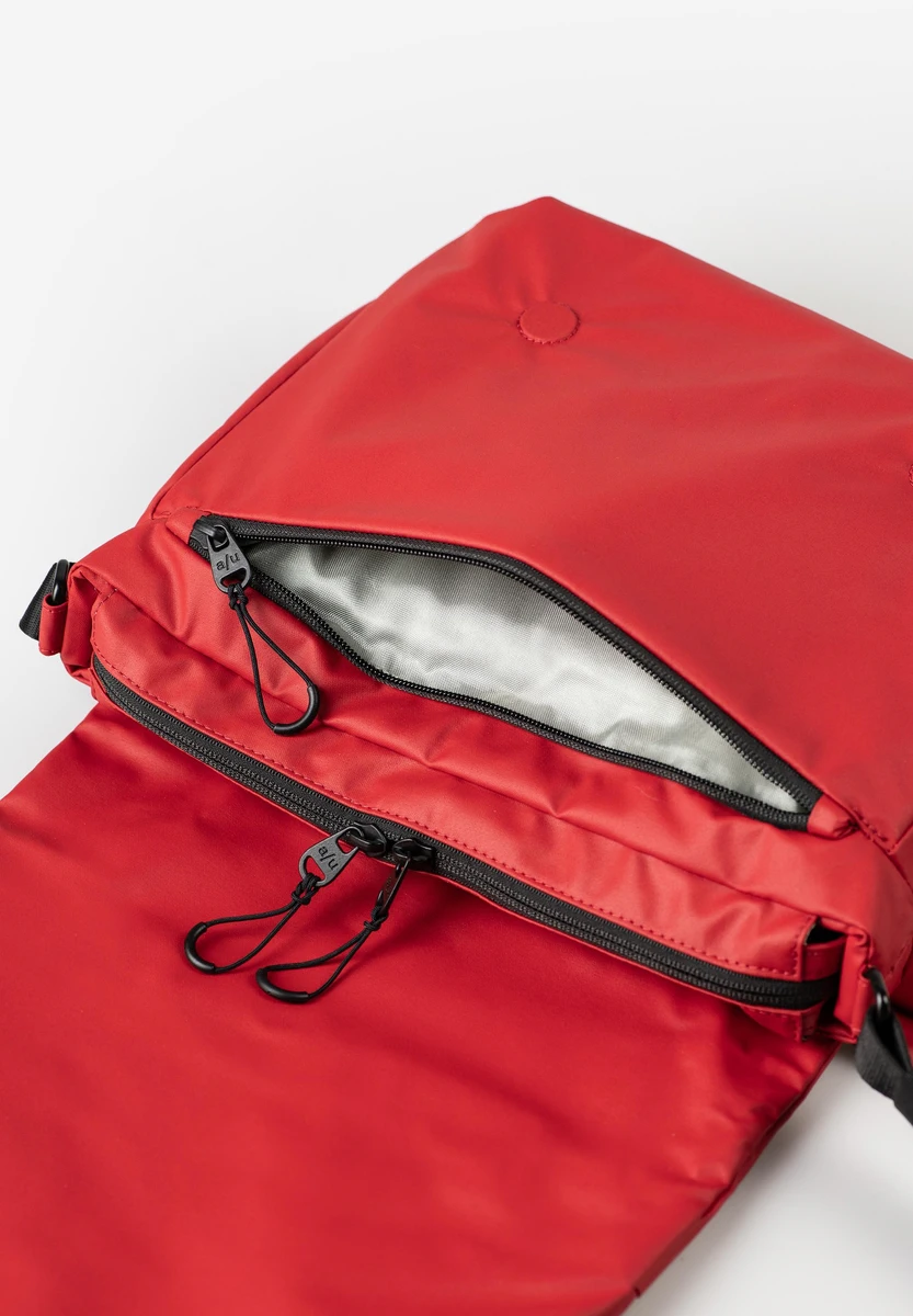 aunts & uncles Aoki RE lite Red bag, product image, at Bag-Age Berlin