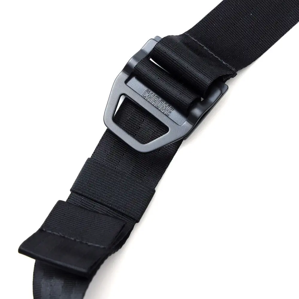 Chrome Industries Bot Flap 5L Sling – Schnalle im Detail