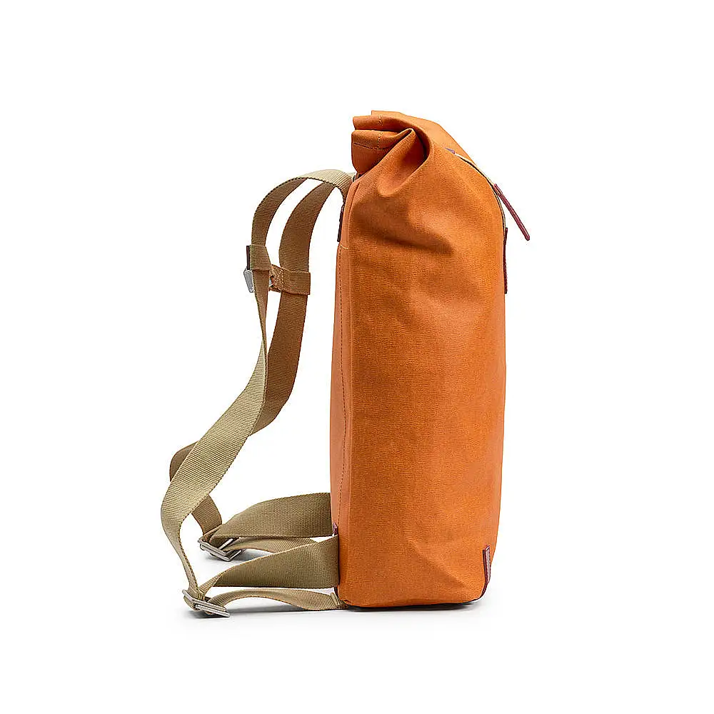 Brooks England Pickwick Cotton Canvas Rucksack in Goose Beak / Maroon – Seitenansicht rechts