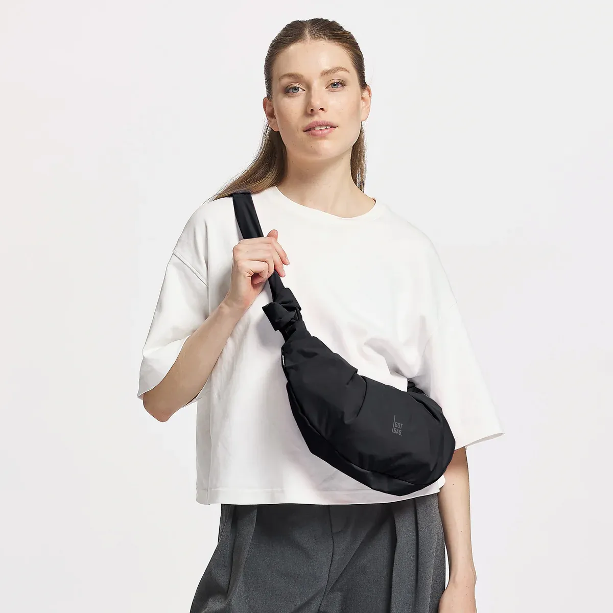 GOT BAG Pleat Moon Bag Small Black Monochrome – photo lifestyle 2 | durable | Bag-Age