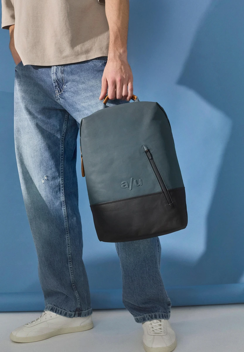 aunts & uncles Tsu Cosmic Void bag, back view, at Bag-Age Berlin