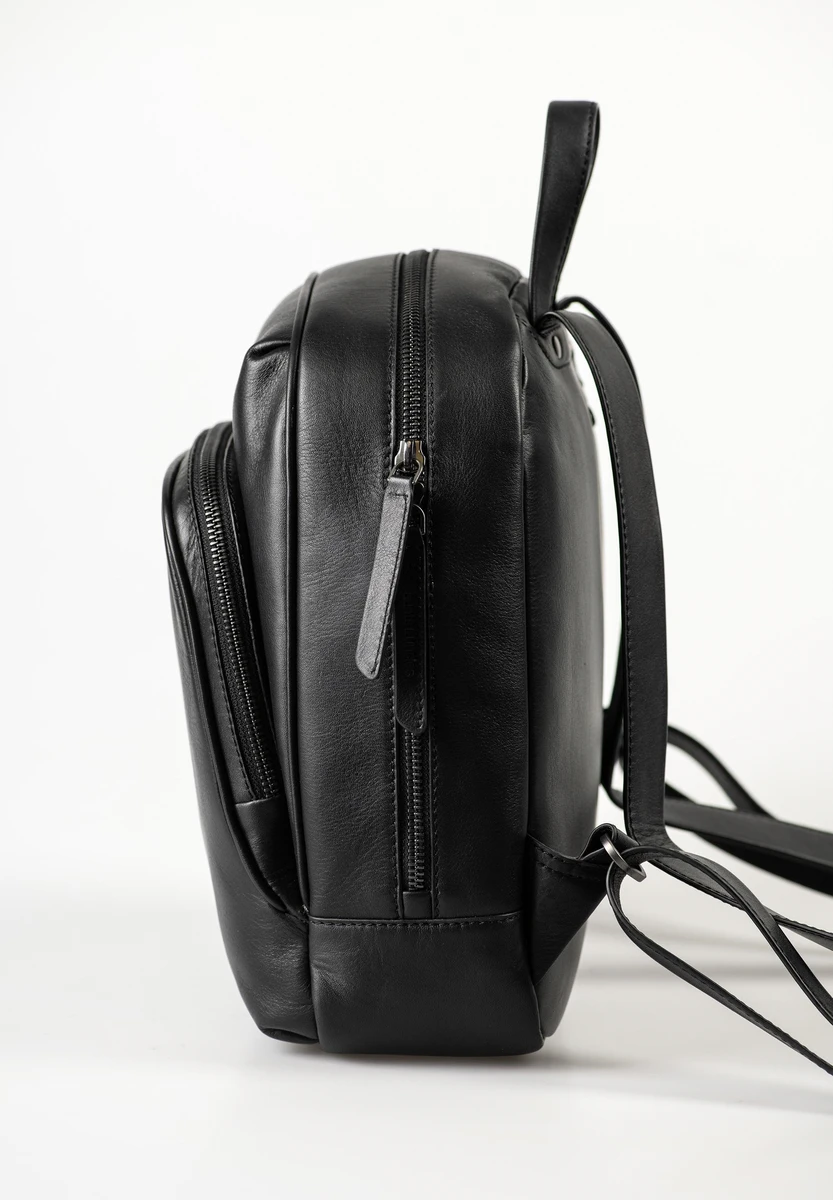 aunts & uncles Coco Jet Black bag, back view, at Bag-Age Berlin