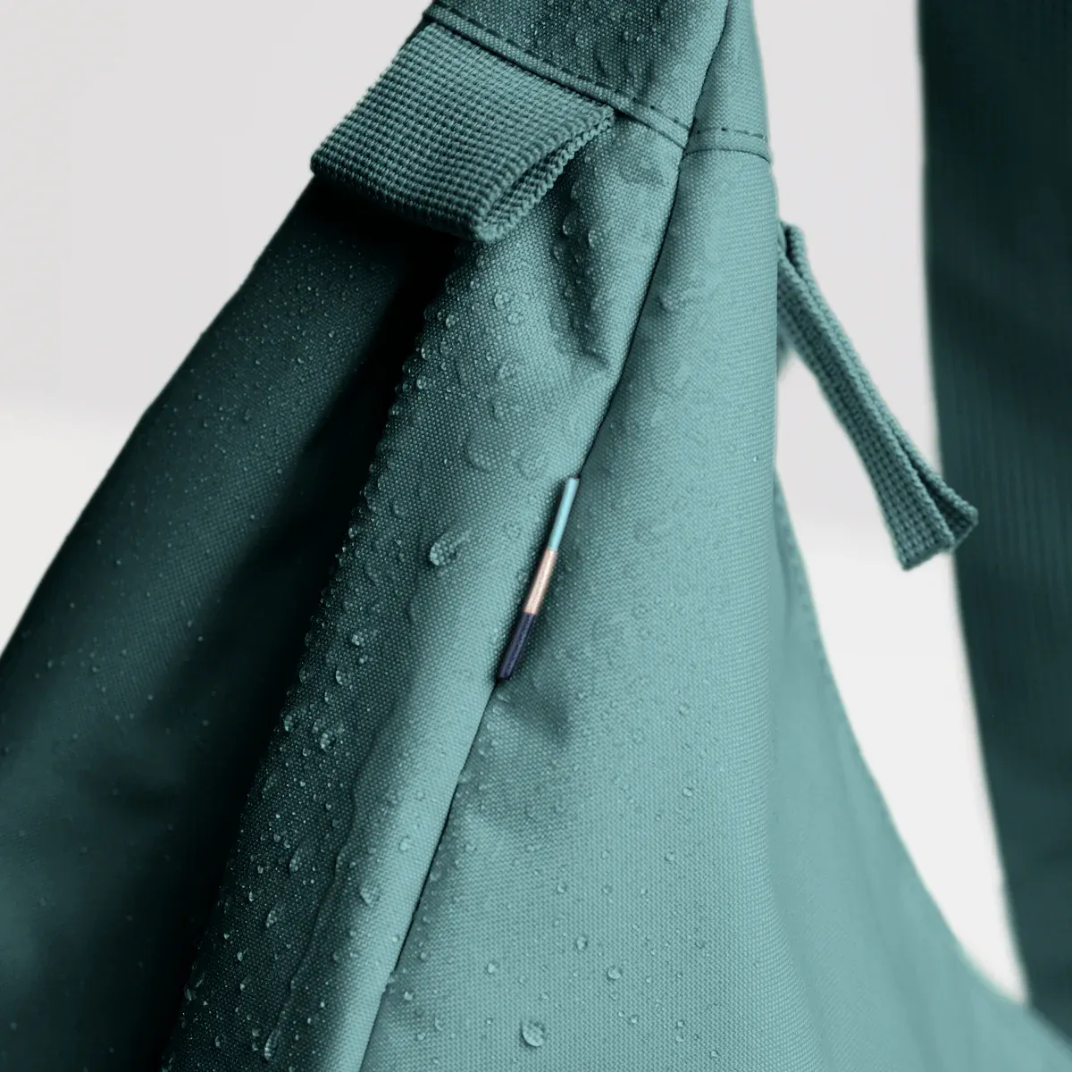 GOT BAG Moon Bag Large Sea Teal Monochrome – detailweergave | duurzaam | Bag-Age