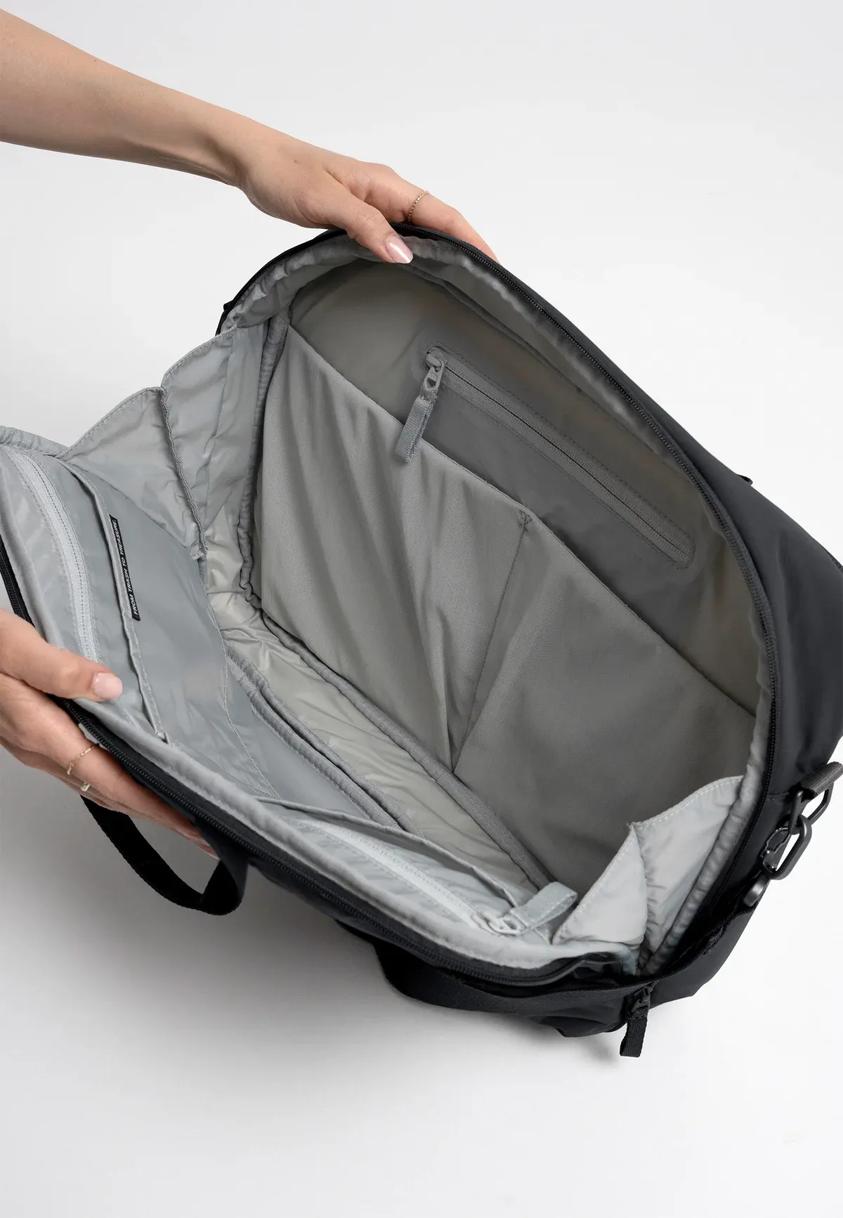 GOT BAG Commuter Bag Black Monochrome – vue ouverte | durable | Bag-Age