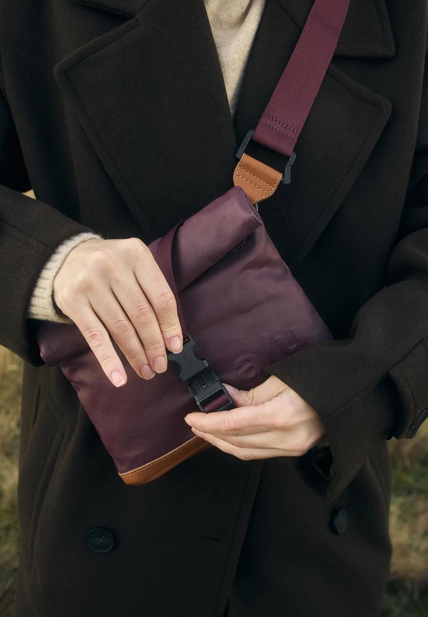 aunts & uncles Tsu Cherry Laquer tas, productafbeelding, bij Bag-Age Berlin