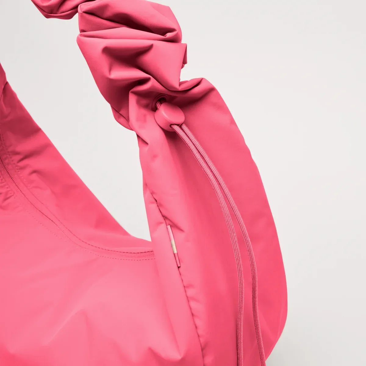 GOT BAG Moon Bag Ruffle Salina Pink Monochrome – vista dettaglio | sostenibile | Bag-Age