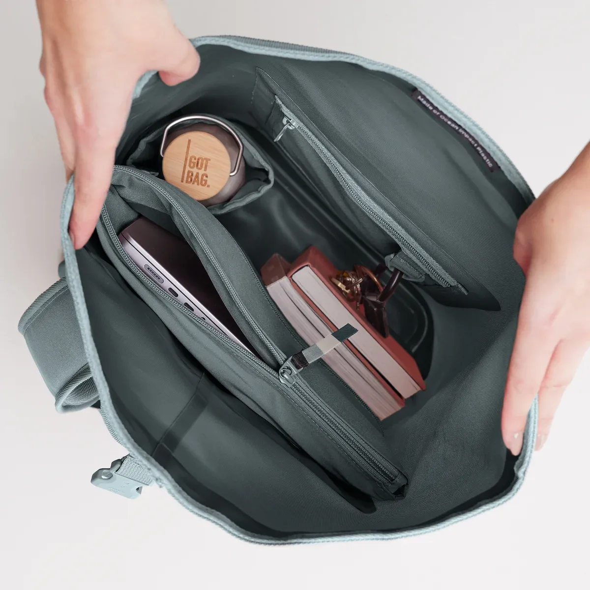 GOT BAG Rolltop Lite 2.0 Basalt Monochrome – zijaanzicht 1 | duurzaam | Bag-Age