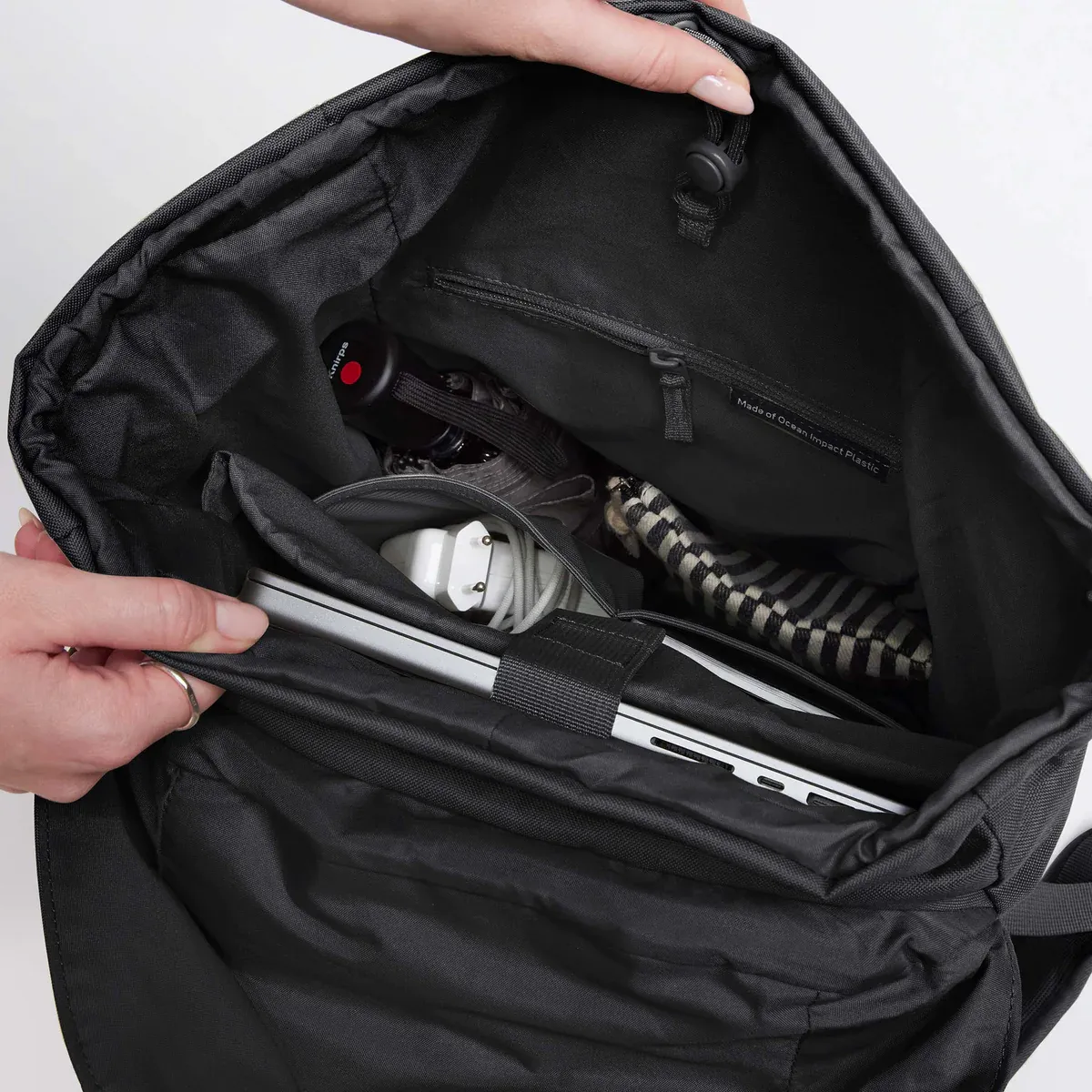 GOT BAG Flap Pack Black – geöffnet | nachhaltig | Bag-Age