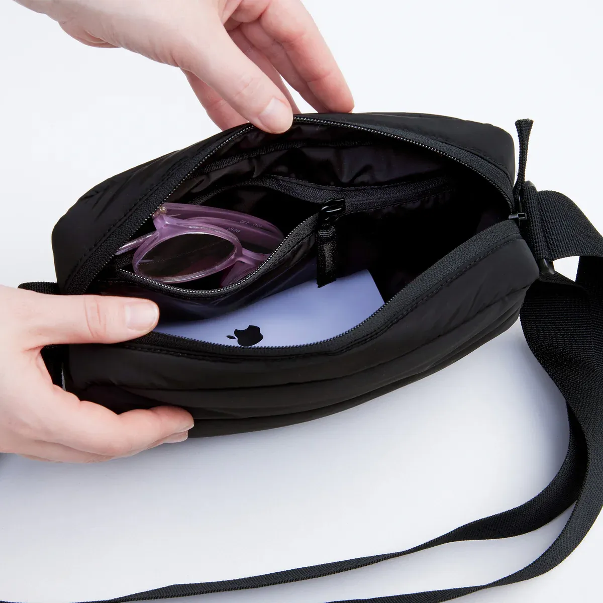 GOT BAG Puffer Crossbody Bag Black Monochrome – geöffnet | nachhaltig | Bag-Age