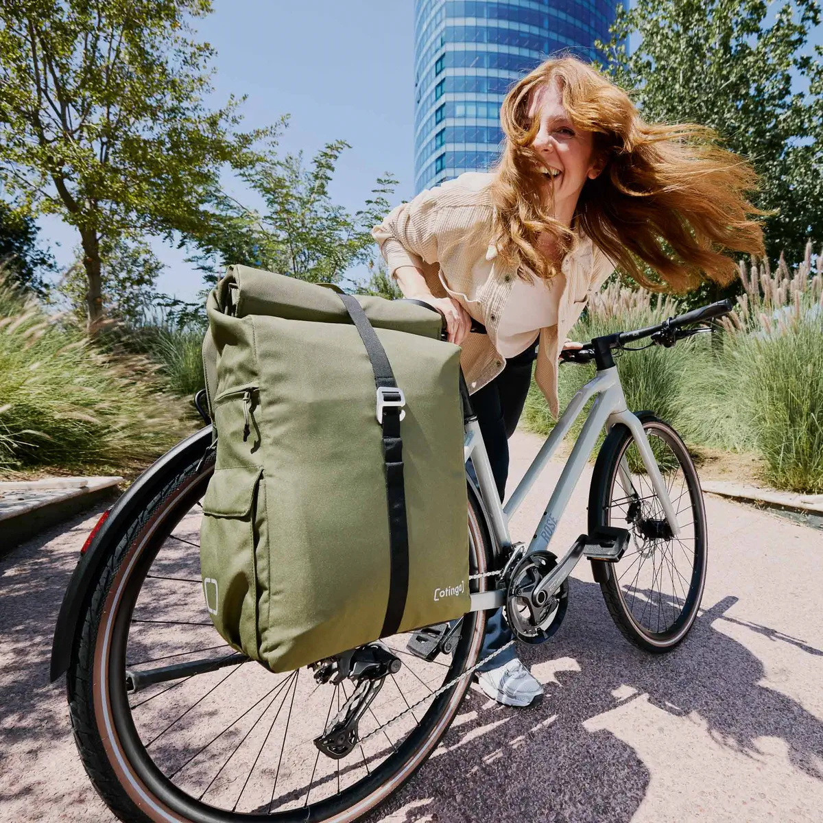 otinga Flip V3 olive-grün für Pendeln & Alltag in der Stadt - mit Laptopfach, Fair-Trade-zertifiziert, bei Bag-Age Berlin.