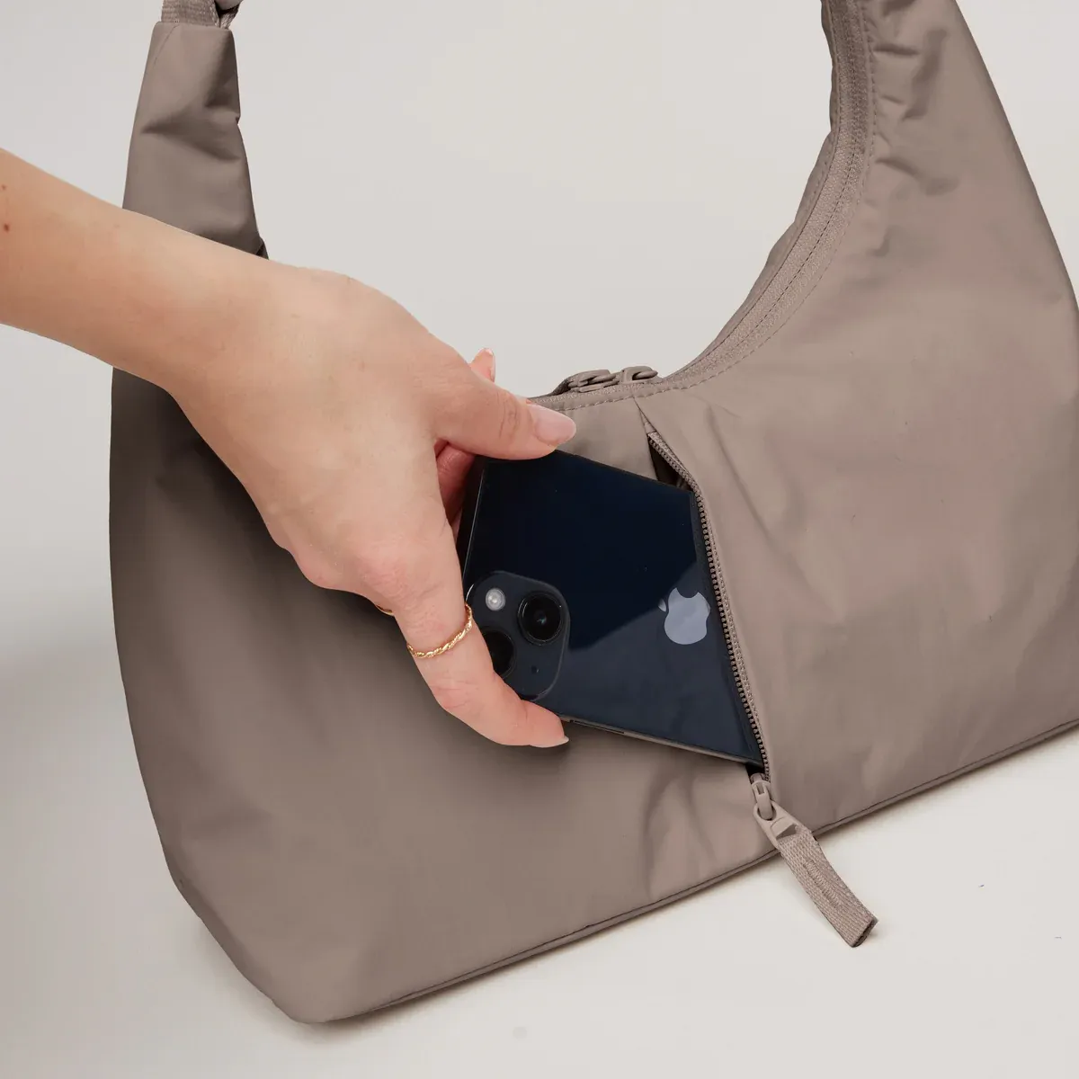 GOT BAG T-Shape Bag Mini Oyster Monochrome – vista detalhe | sustentável | Bag-Age