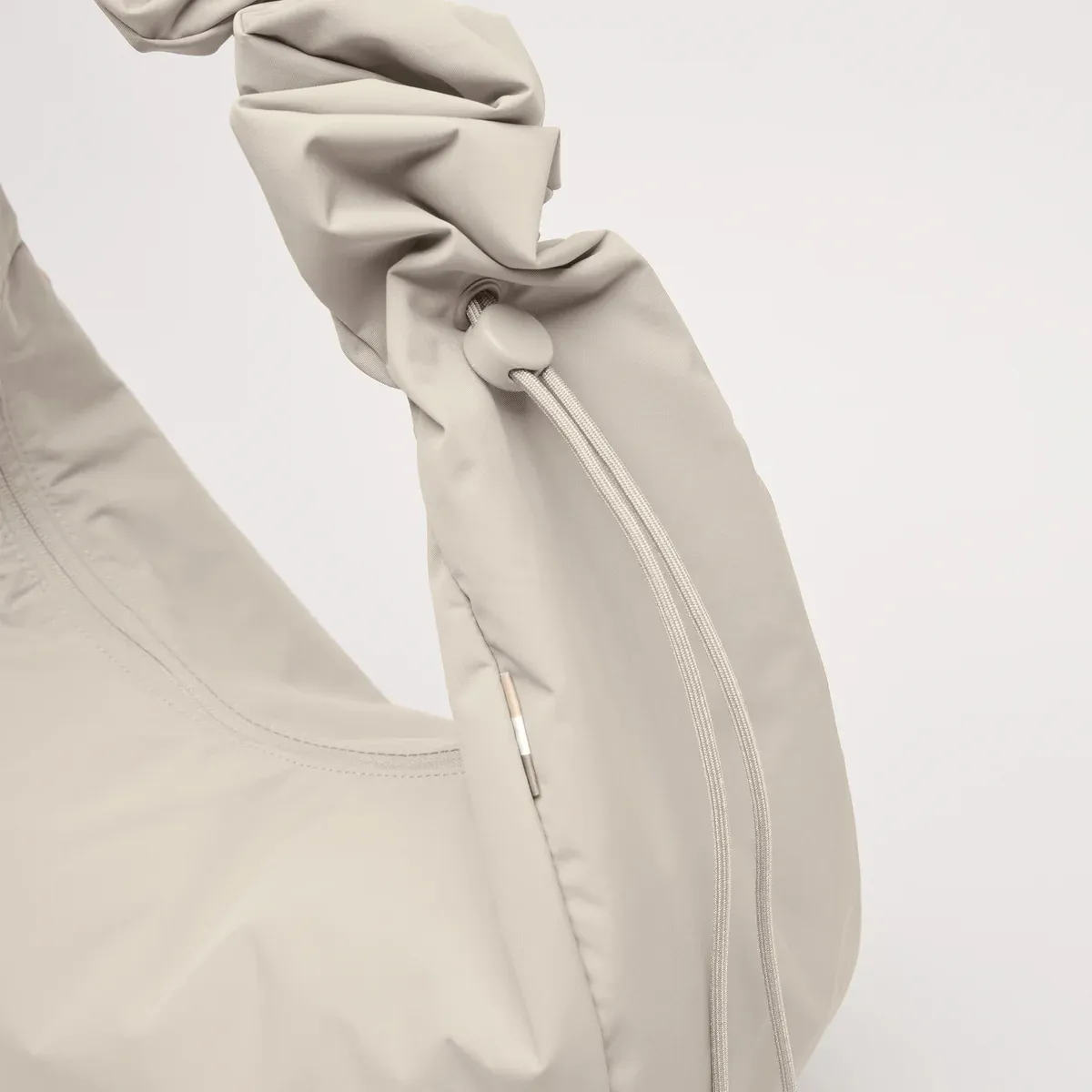 GOT BAG Moon Bag Ruffle Soft Shell Monochrome – detail view | sustainable | Bag-Age