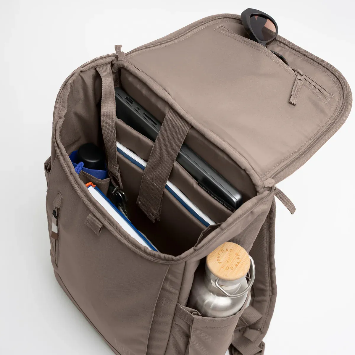 GOT BAG Serene Pack Oyster Monochrome – zijaanzicht 1 | duurzaam | Bag-Age