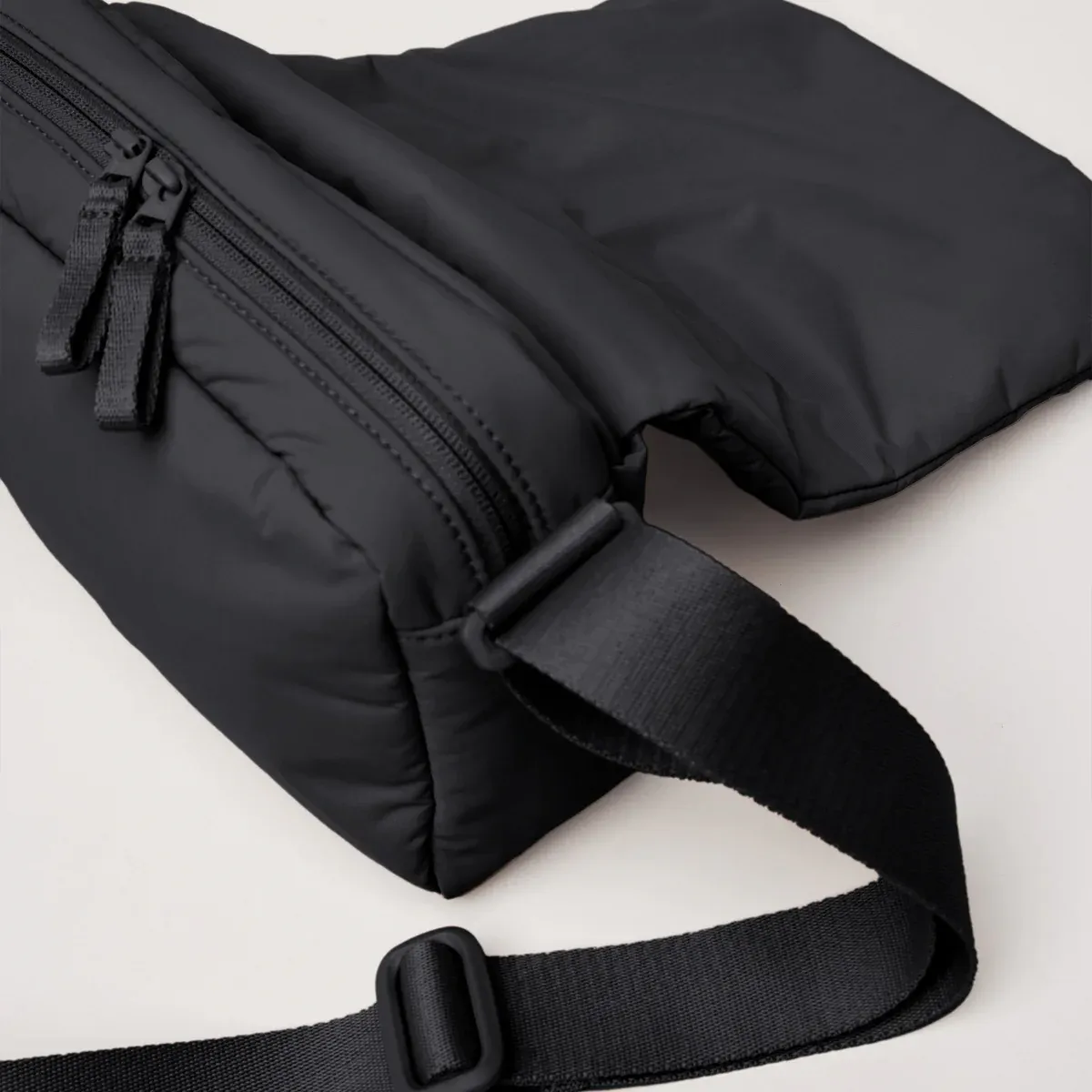 GOT BAG Cloud Crossbody Bag Black Monochrome – Produktbild 1 | nachhaltig | Bag-Age