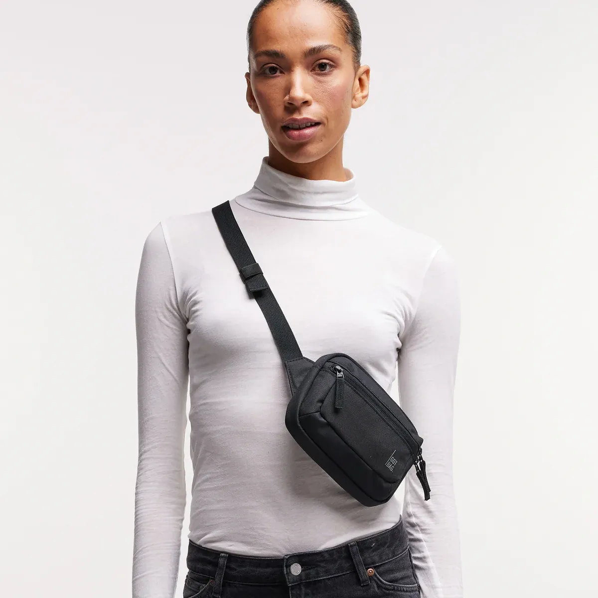 GOT BAG Sling Bag Small Black – lifestyle photo 2 | sustainable | Bag-Age