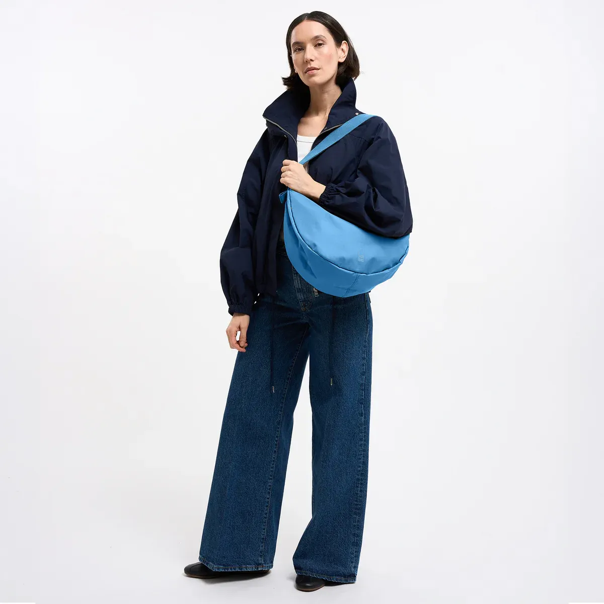 GOT BAG Moon Bag Large Aqua Monochrome – foto lifestyle 2 | sostenibile | Bag-Age