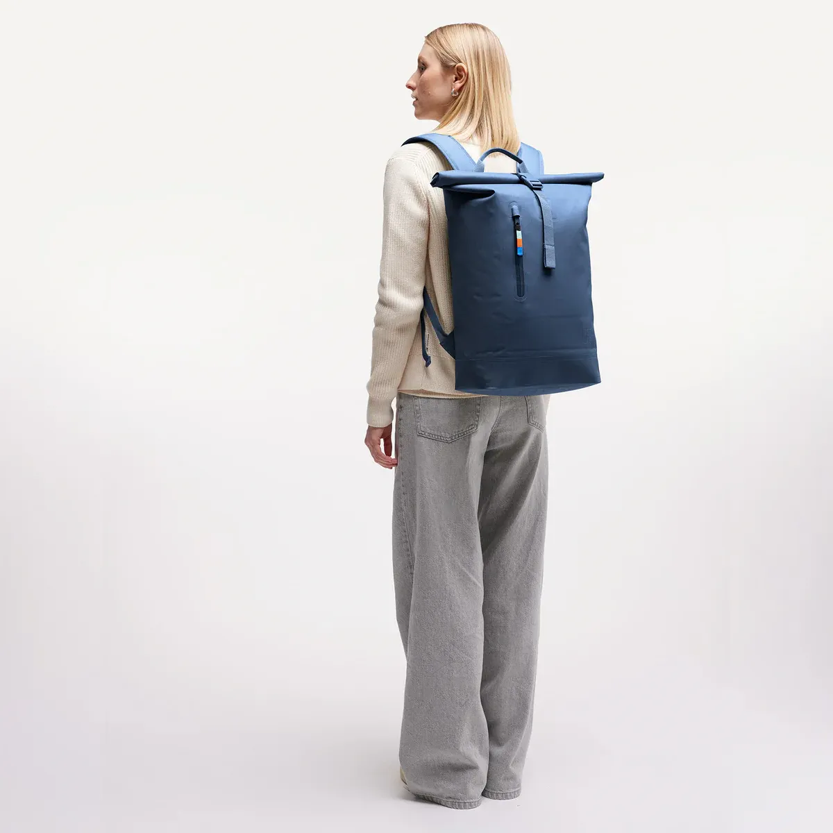 GOT BAG Rolltop Lite 2.0 Ocean Blue – lifestylefoto 1 | duurzaam | Bag-Age