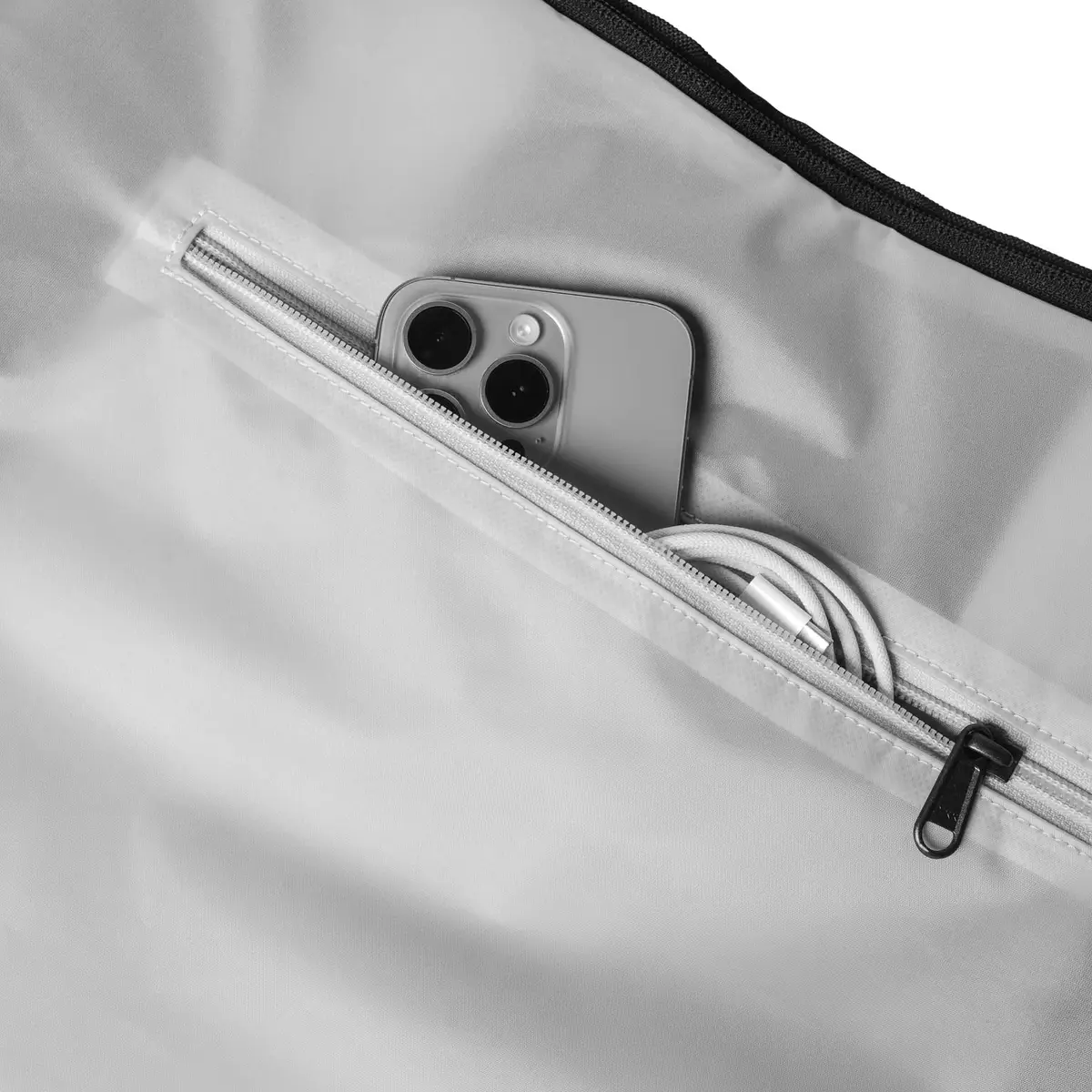 otinga Shopper V3 schwarz für pendolarismo e uso quotidiano in città - 100% impermeabile, certificato Fair Trade, bei Bag-Age Berlin.