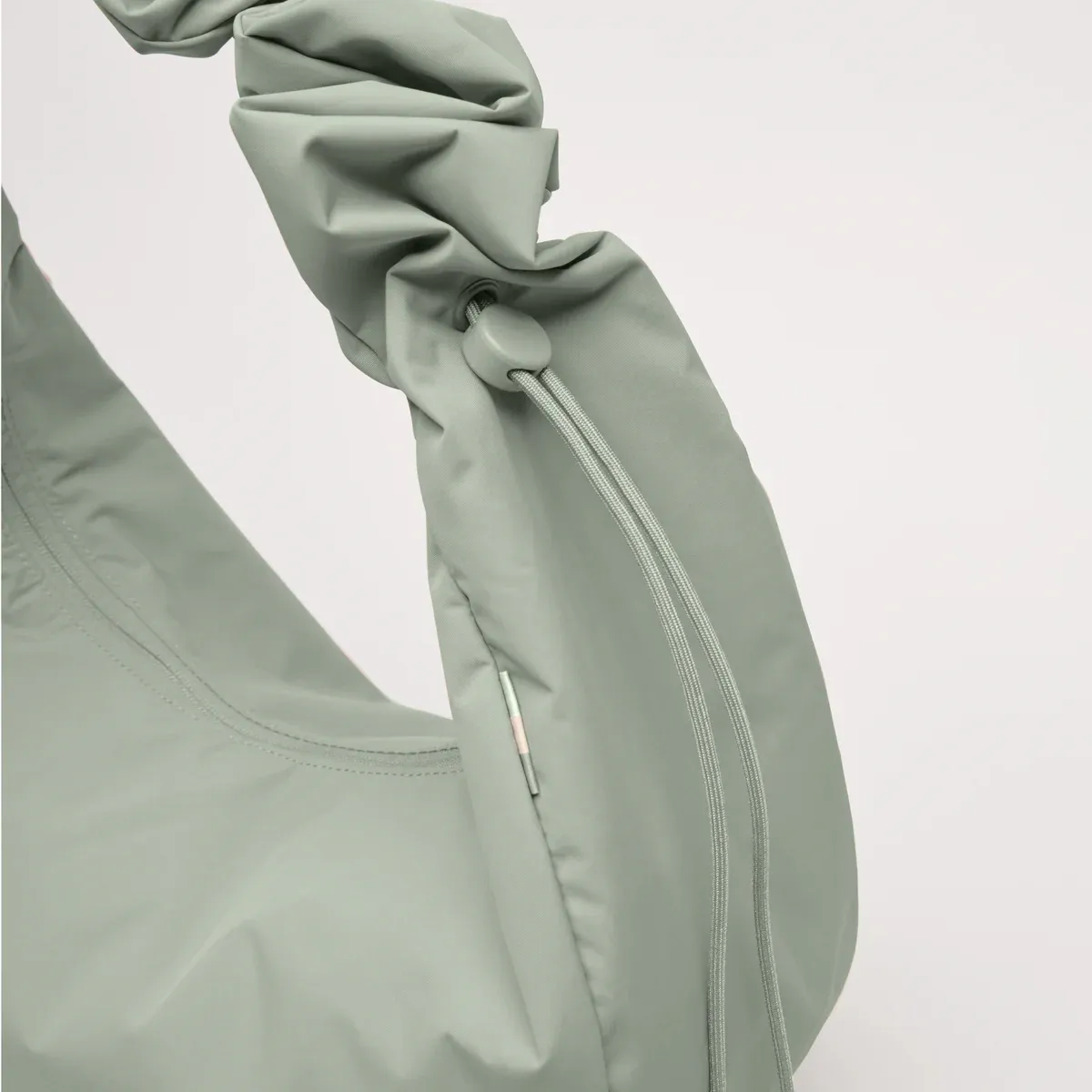 GOT BAG Moon Bag Ruffle Bass Monochrome – vista dettaglio | sostenibile | Bag-Age