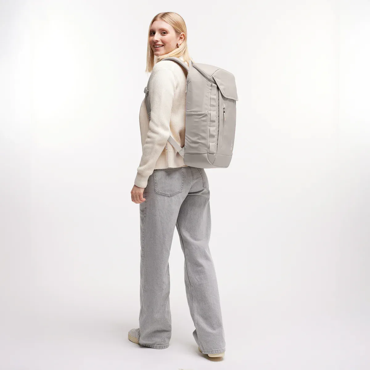 GOT BAG Pro Pack Clam Monochrome – photo lifestyle 2 | durable | Bag-Age