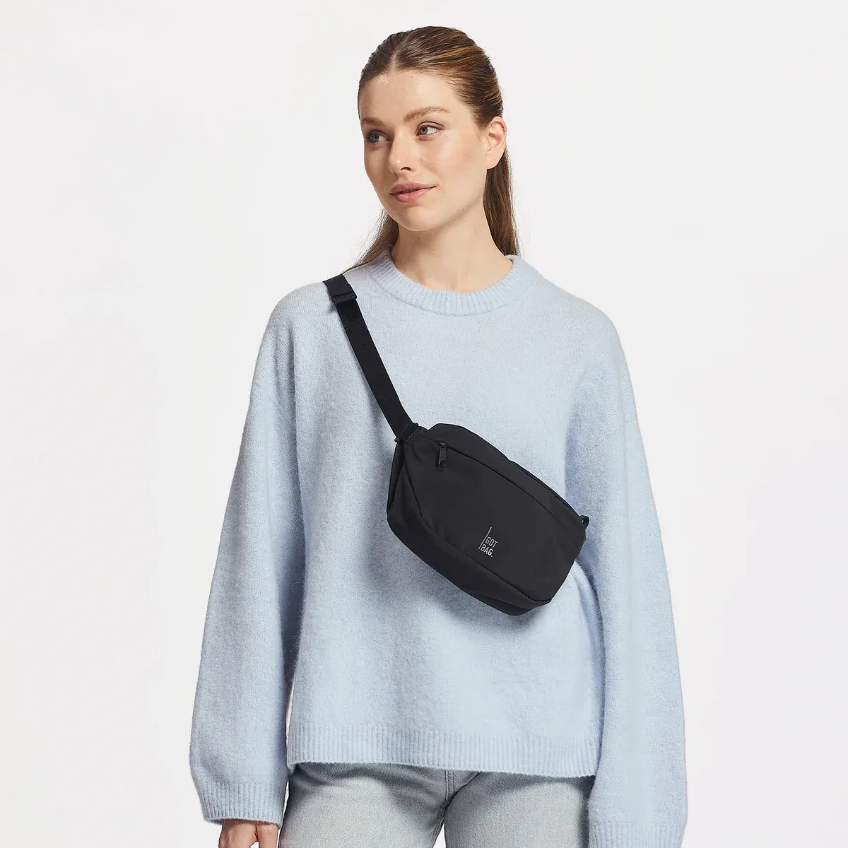 GOT BAG Adapt Sling Bag Black Monochrome – lifestylefoto 2 | duurzaam | Bag-Age
