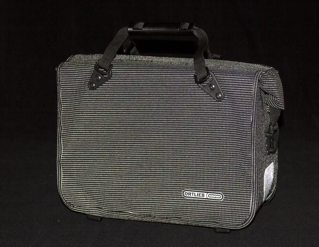 ORTLIEB Office-Bag Black Reflective Bike Business Bag, Detailansicht, bei Bag-Age