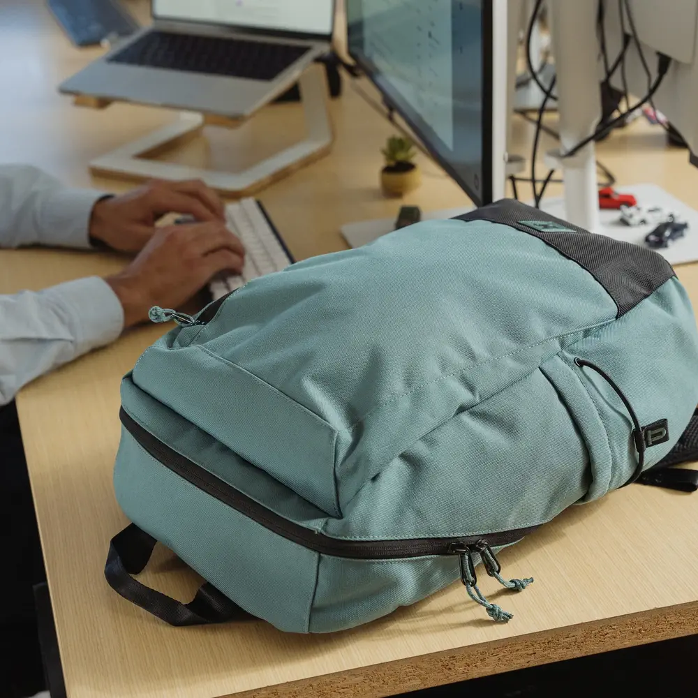 Chrome Industries Recruit 22L Pack - en uso diario