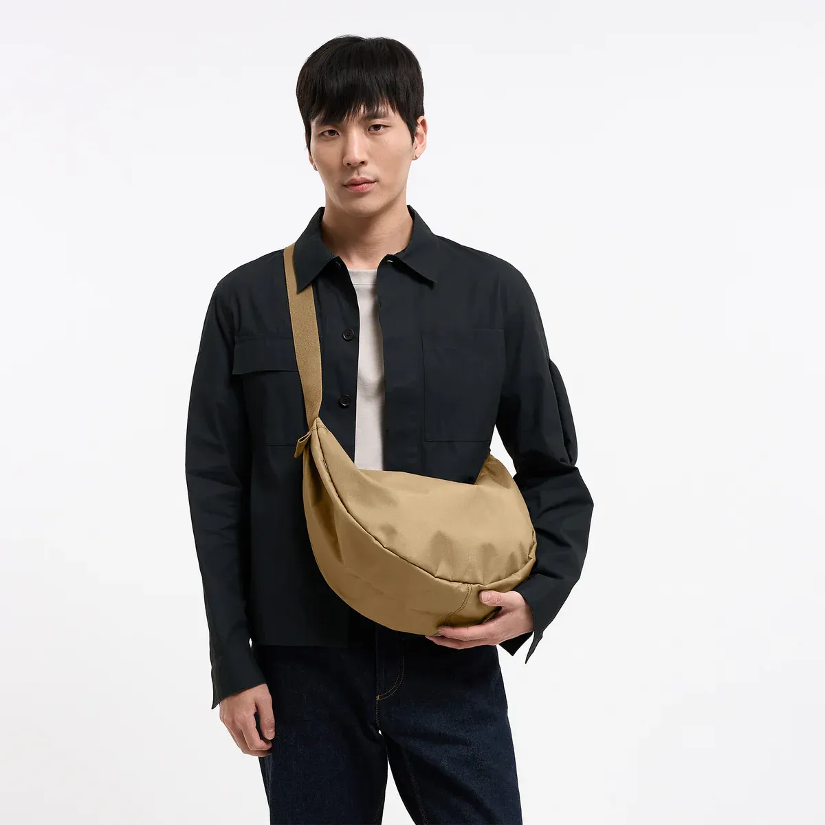 GOT BAG Moon Bag Large Sea Moss Monochrome – Lifestyle-Foto 2 | nachhaltig | Bag-Age