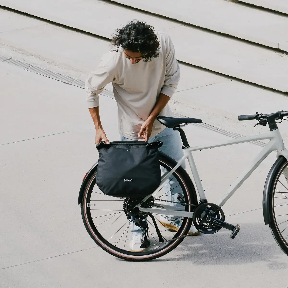 otinga Shopper V3 schwarz für pendolarismo e uso quotidiano in città - 100% impermeabile, certificato Fair Trade, bei Bag-Age Berlin.