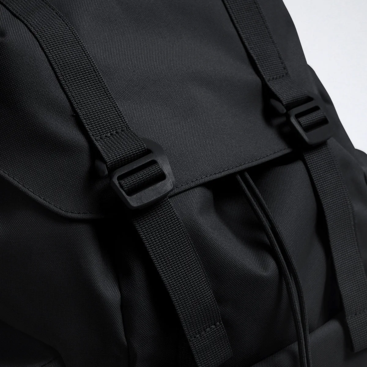 GOT BAG Flap Pack Large Black – vista detalhe | sustentável | Bag-Age