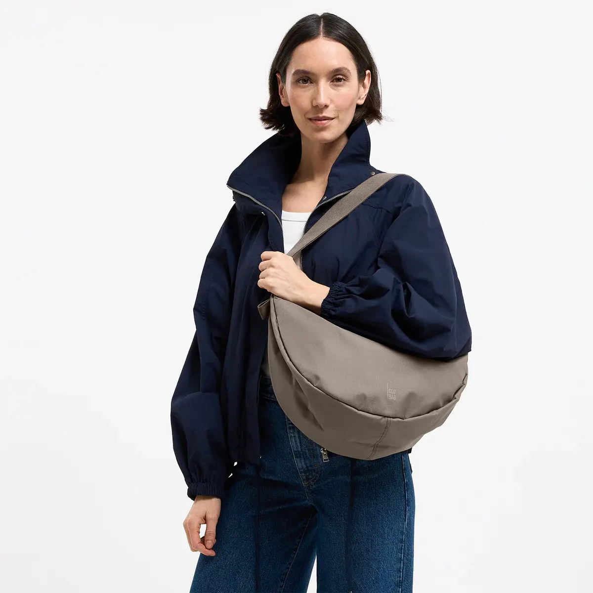 GOT BAG Moon Bag Large Seal Monochrome – Lifestyle-Foto 1 | nachhaltig | Bag-Age