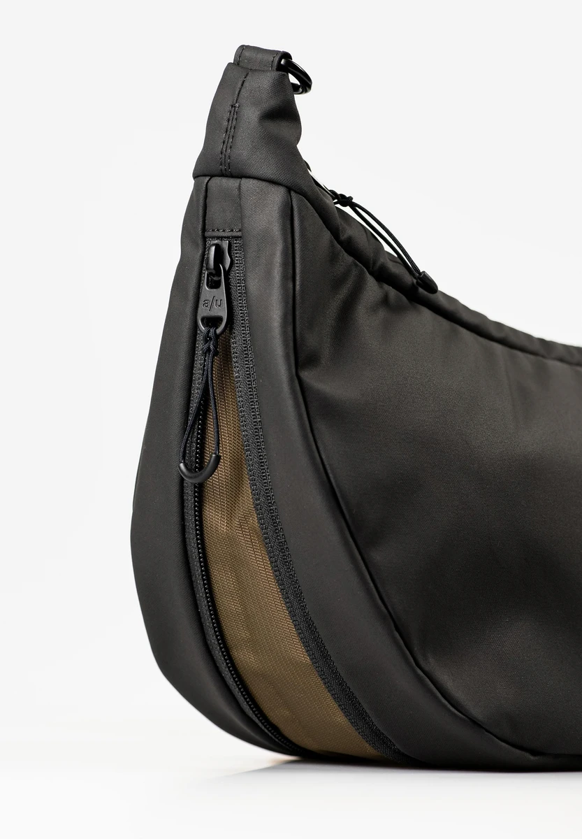 aunts & uncles Yoshii RE Black bag, product image, at Bag-Age Berlin